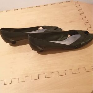 BCBG PARIS Leather Womens Shoes. Size 10